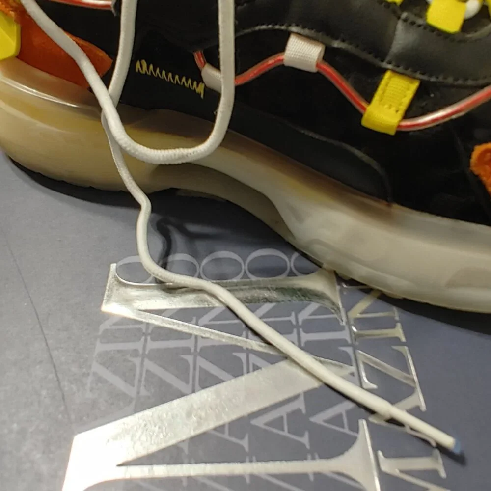 Shoes - Picture 2 of 4